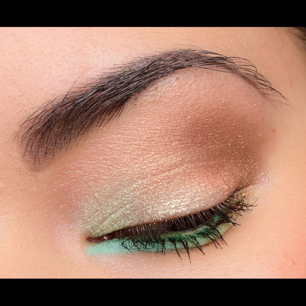 MAC Soft Serve Shadow - Picture 5 of 5